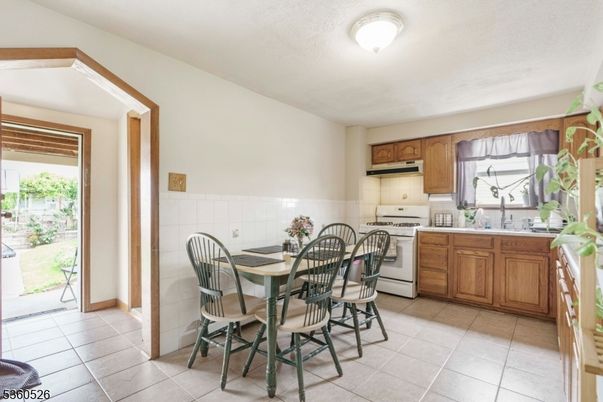 Dining room, Interior, Kitchen, Stainless Steel Appliances