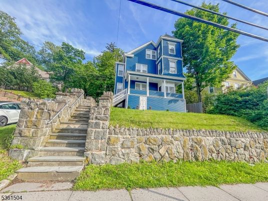 Exterior, Facade, Queen Anne Victorian