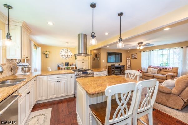 Interior, Kitchen, Living room, Pendant Lights, Recessed Lighting, Stainless Steel Appliances, Wood Texture Flooring