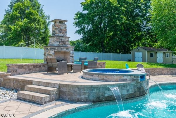 Exterior, Fireplace, Pool