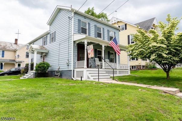 Backyard, Exterior, Facade, Queen Anne Victorian