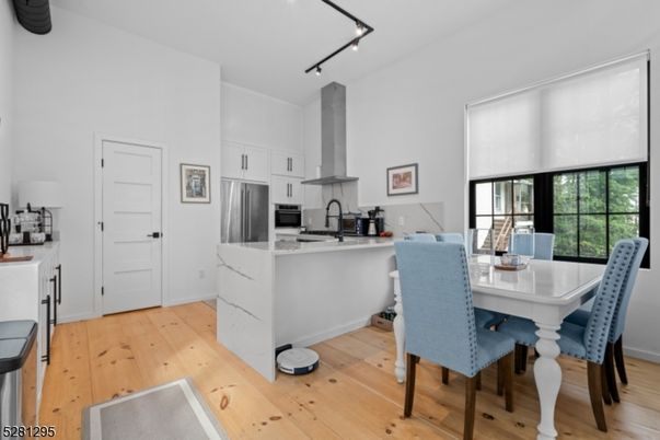 Dining room, Interior, Kitchen, Stainless Steel Appliances, Wood Texture Flooring
