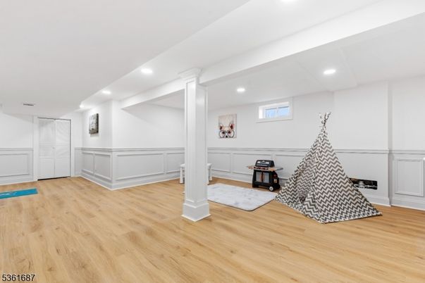 Interior, Recessed Lighting, Wood Texture Flooring