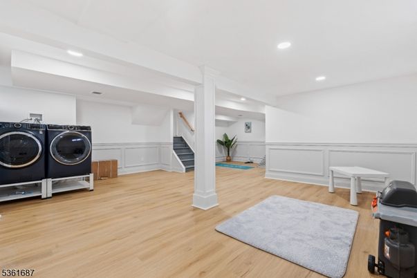 Interior, Recessed Lighting, Washer, Wood Texture Flooring