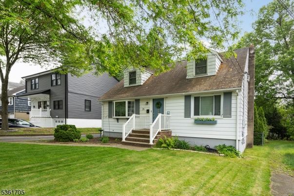 Exterior, Facade, Cape Cod