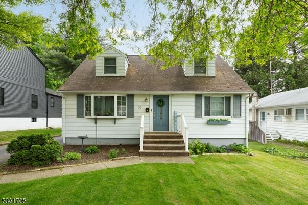 Exterior, Facade, Cape Cod