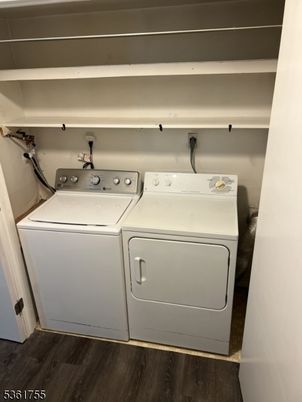 Interior, Utility Closets, Washer, Wood Texture Flooring