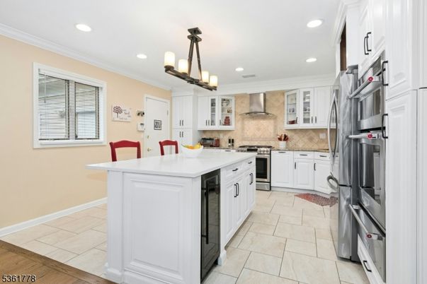 Chandelier, Interior, Kitchen, Recessed Lighting, Stainless Steel Appliances