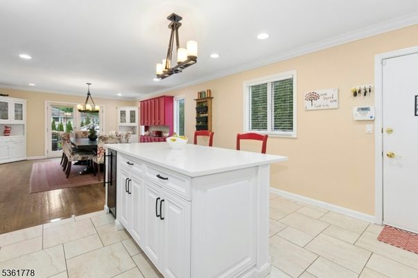 Chandelier, Dining room, Interior, Kitchen, Pendant Lights, Recessed Lighting, Wood Texture Flooring