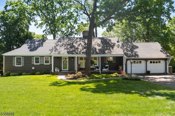 Attached, Exterior, Facade, Cape Cod