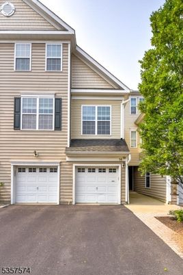 Attached, Exterior, Facade, Rowhouse