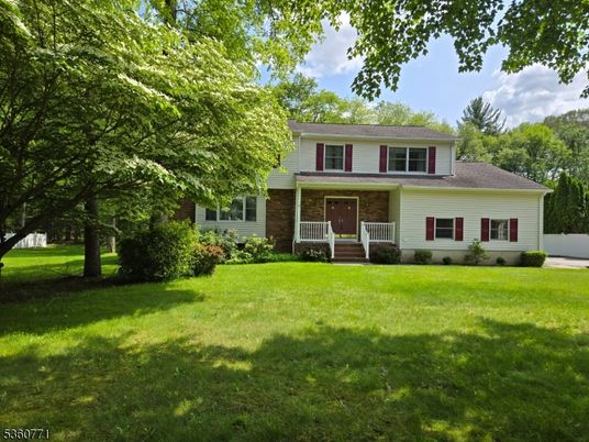 Backyard, Exterior, Facade, Split Level