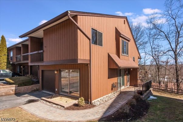 Exterior, Facade, Modern