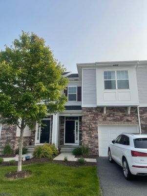 Attached, Exterior, Facade, Rowhouse