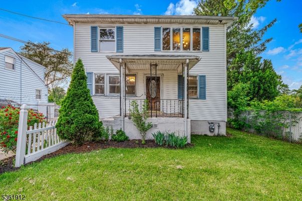Backyard, Exterior, Facade, American Foursquare