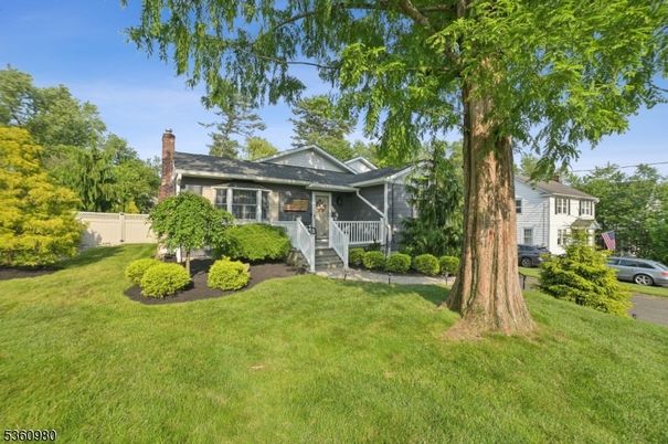Backyard, Exterior, Facade, Cape Cod