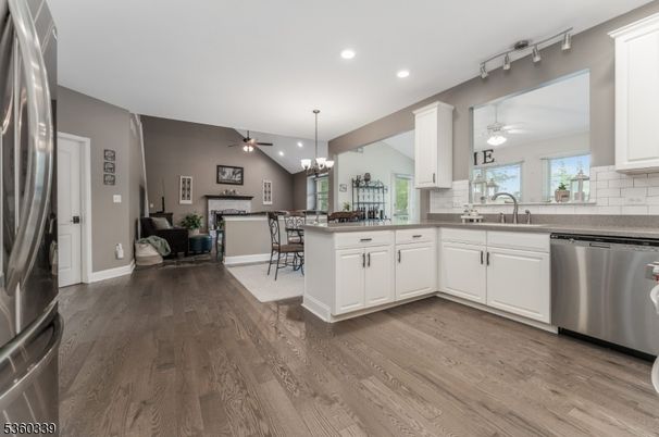 Chandelier, Dining room, Interior, Kitchen, Pendant Lights, Recessed Lighting, Stainless Steel Appliances, Wood Texture Flooring