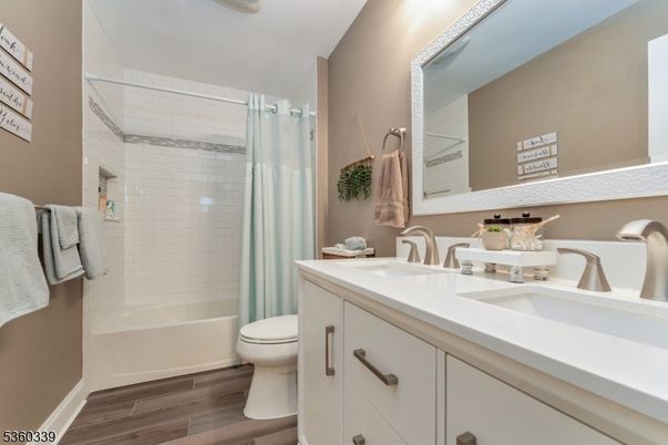 Bathroom, Dual Sink Vanities, Interior, Wood Texture Flooring