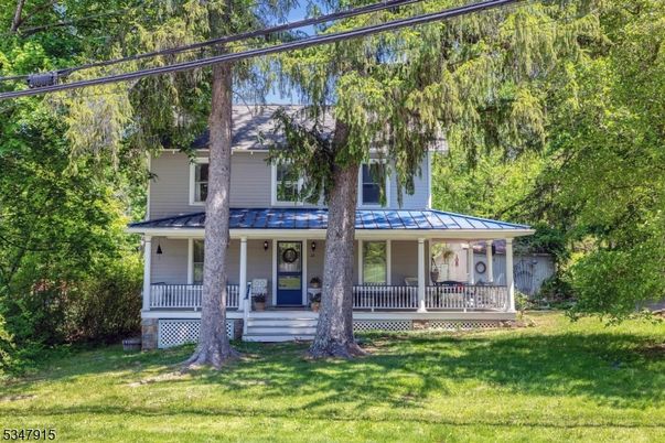 Backyard, Exterior, Facade, American Foursquare