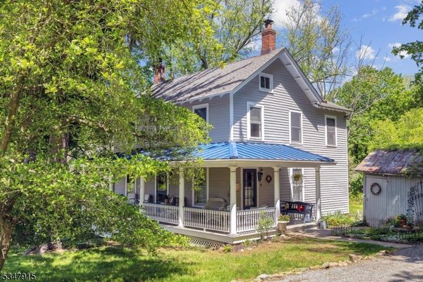 Backyard, Exterior, Facade, Queen Anne Victorian