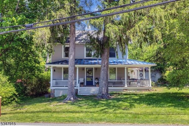 Backyard, Exterior, Facade, American Foursquare