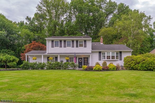 Backyard, Exterior, Facade, Split Level