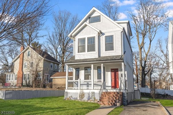 Exterior, Facade, Queen Anne Victorian