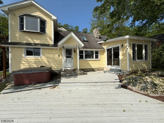 Exterior, Facade, Hot Tub, Cape Cod