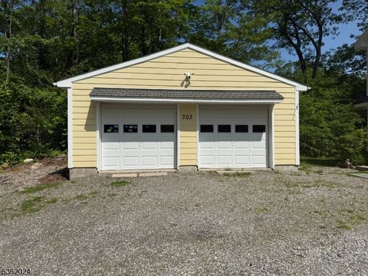 Detached Garage, Exterior