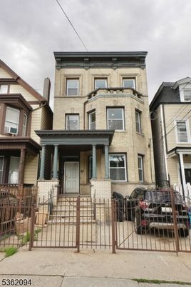 Exterior, Facade, Brick Facade, Rowhouse