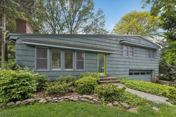 Attached, Exterior, Facade, Raised Ranch