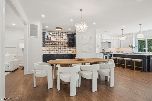 Dining room, Interior, Kitchen, Pendant Lights, Recessed Lighting, Wood Texture Flooring