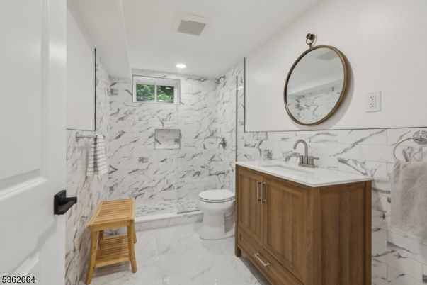 Bathroom, Interior, Marble, Marble Walls, Recessed Lighting