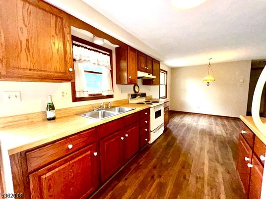 Interior, Kitchen, Pendant Lights, Wood Texture Flooring