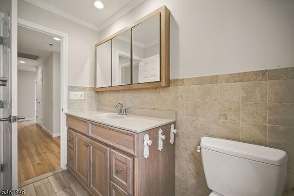 Bathroom, Interior, Recessed Lighting, Wood Texture Flooring