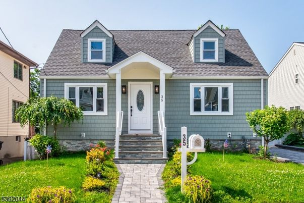 Exterior, Facade, Cape Cod