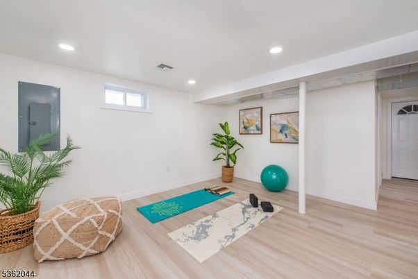 Interior, Recessed Lighting, Wood Texture Flooring