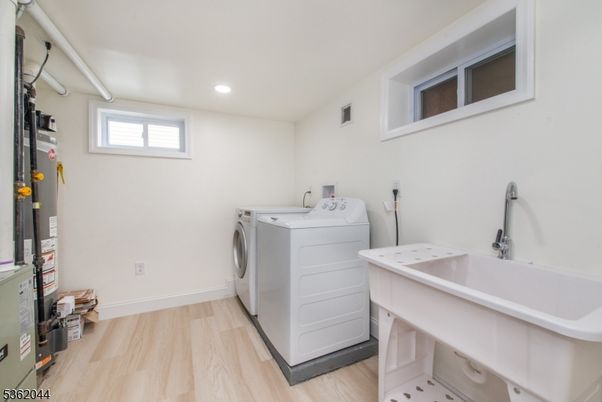 Interior, Recessed Lighting, Washer, Wood Texture Flooring