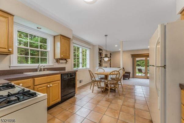 Dining room, Interior, Kitchen, Pendant Lights, Recessed Lighting