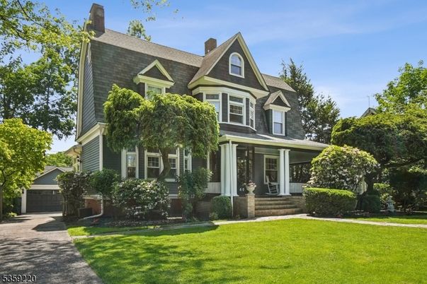 Exterior, Facade, Queen Anne Victorian