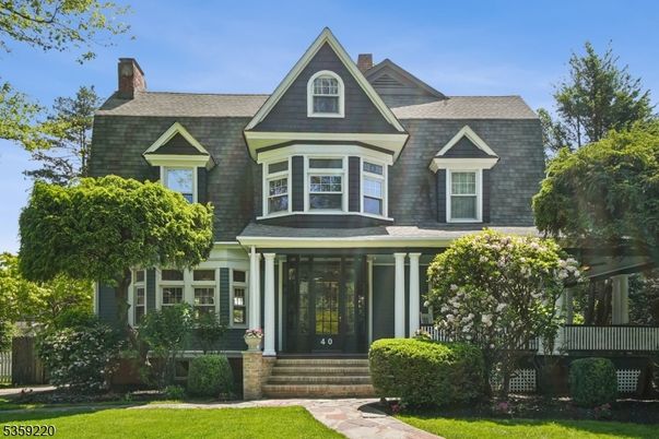 Exterior, Facade, Queen Anne Victorian