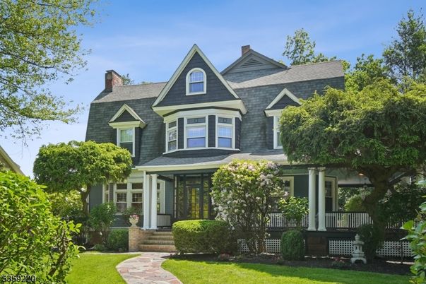 Exterior, Facade, Queen Anne Victorian