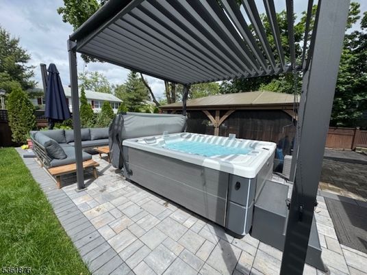 Exterior, Hot Tub