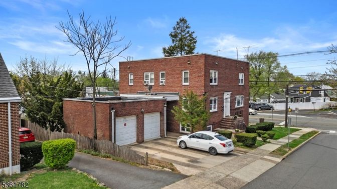 Attached, Exterior, Facade, Brick Facade, Rowhouse