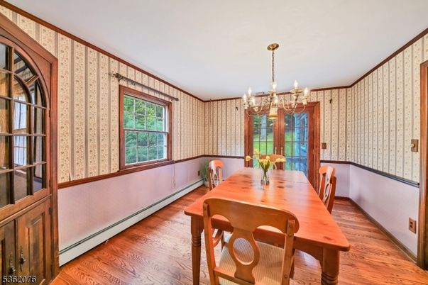 Chandelier, Dining room, Interior, Wood Texture Flooring