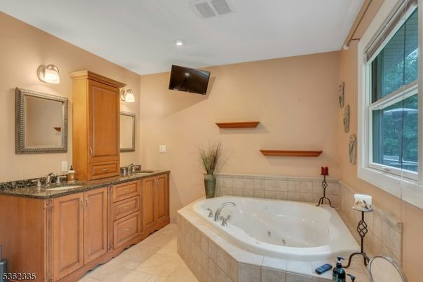 Bathroom, Dual Sink Vanities, Interior, Recessed Lighting