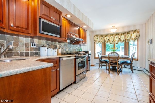 Dining room, Interior, Kitchen, Recessed Lighting, Stainless Steel Appliances