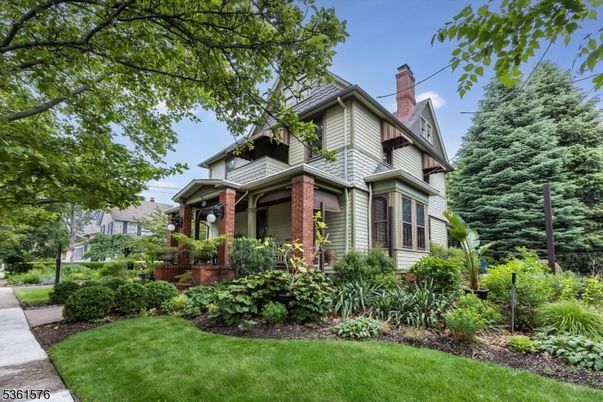 Exterior, Facade, Brick Facade, Queen Anne Victorian