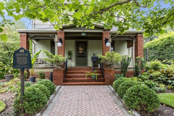 Exterior, Facade, Brick Facade, Rowhouse