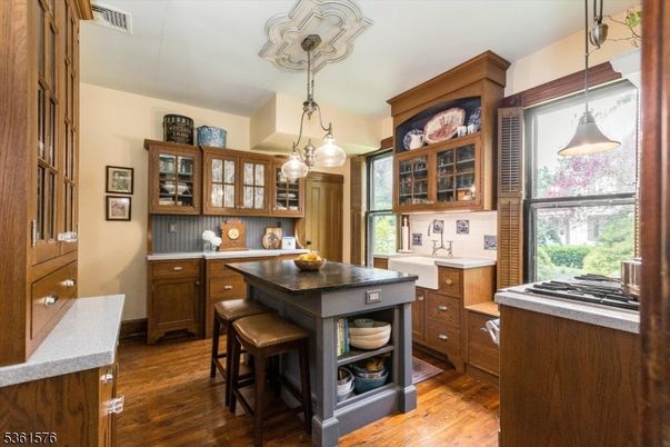 Interior, Kitchen, Pendant Lights, Wood Texture Flooring